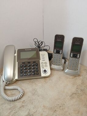 Panasonic KX-TGF350N Corded/Cordless Phone System 2 Handsets & Answering Machine